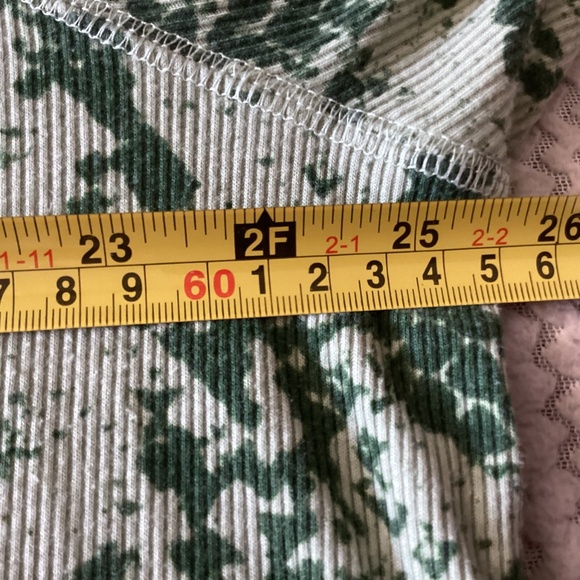 Lula Roe Ladies Green Snake Skin Print 3X Long Sleeve V Neck Shirt - Picture 4 of 7